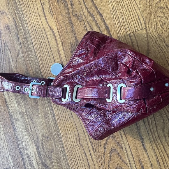 Stuart Weitzman Elegant Burgundy Leather Shoulder Bag - Picture 2 of 6